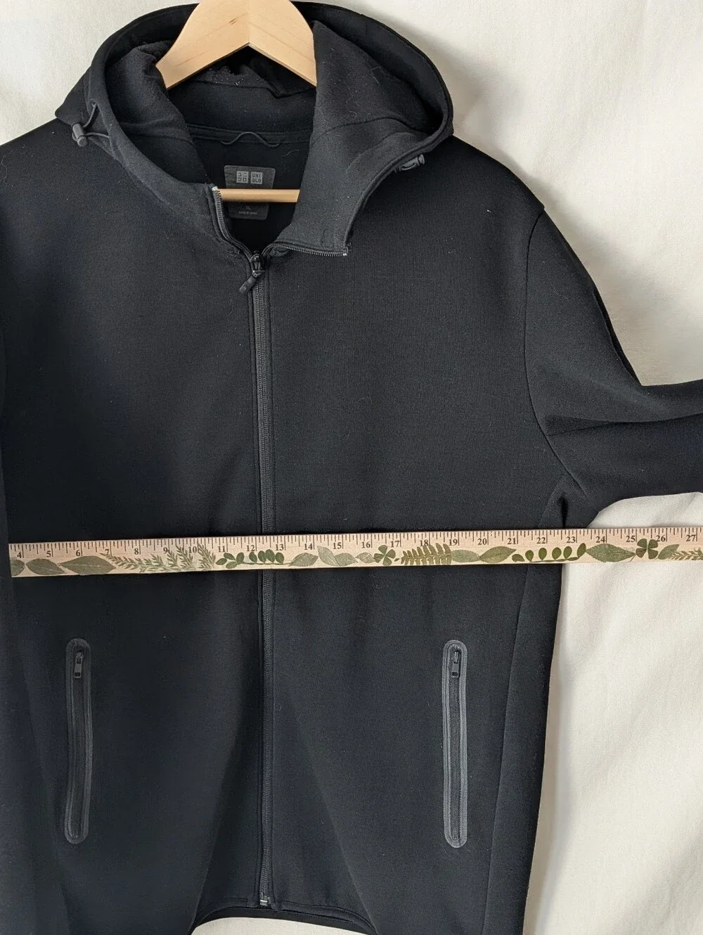 Uniqlo Men's Black Full-Zip Hoodie Sweater